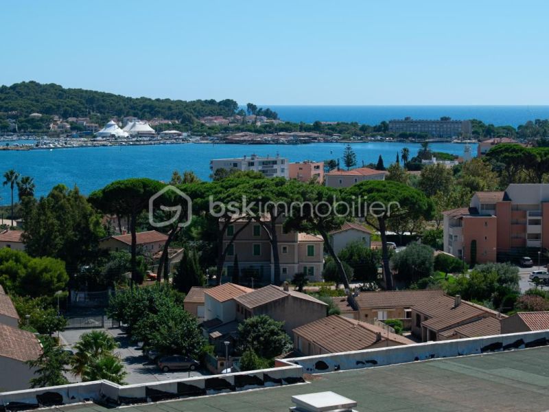 A louer APPARTEMENT T2 40 M2 TERRASSE VUE MER LA SEYNE SUR MER