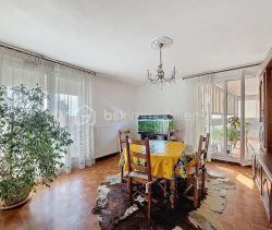 A louer APPARTEMENT T4 84 M2 BORD DE MER LA SEYNE SUR MER