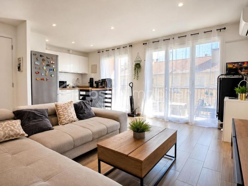 A louer APPARTEMENT T3 52 M2 TERRASSE BORD DE MER LA SEYNE SUR MER