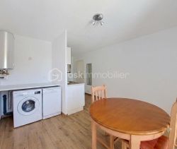 A louer STUDIO  20 M2 TERRASSE BORD DE MER SIX FOURS LES PLAGES