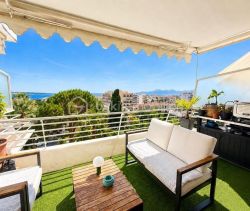 A louer APPARTEMENT T3 65 M2 TERRASSE VUE MER CANNES