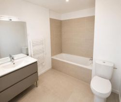 A louer APPARTEMENT NEUF T2 41 M2 BORD DE MER VALLAURIS