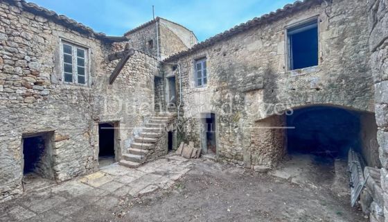 A louer MAISON  DE MAîTRE  UZES