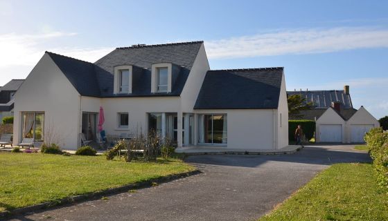 A vendre Maison familiale avec d&eacute;pendance 200 m&sup2; face aux spots de surf de Pors Carn PENMARCH