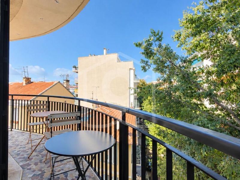 A louer APPARTEMENT T3 56 M2 BORD DE MER ANTIBES